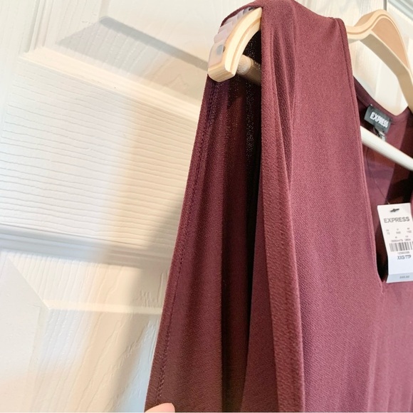 Express Wine Red Cold-Shoulder Bell Sleeves V-Neck Top - Picture 4 of 6